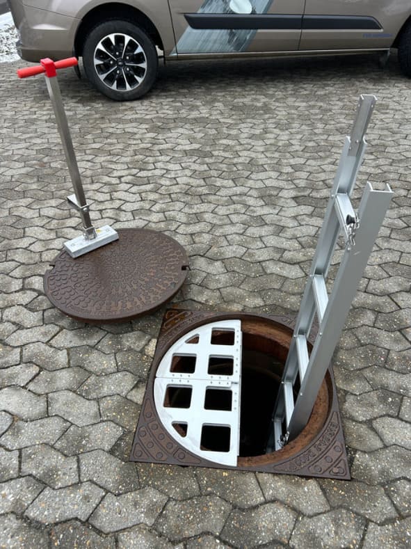 Bezpečnostní mříž CareGrate skládací model COMPACT